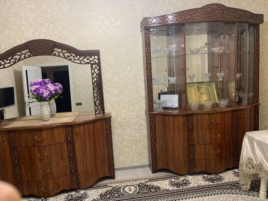 Комод с горкой с отличном состоянии