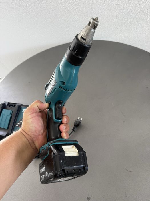 Акумулаторен винтоверт за гипсокартон Makita DFS451 (18V) + Батерия 5.0Ah и Бързо зарядно