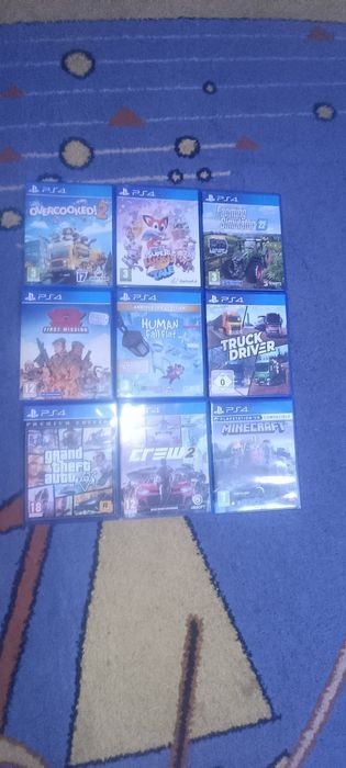 Se dă ps4 slim cu două manete + 9 jocuri+volan gaming