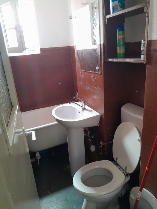 Închiriez apartament cu doua camere