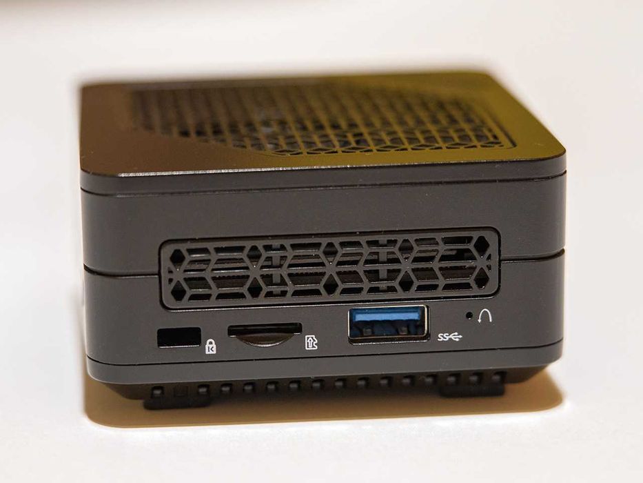 Mini PC Minisforum EM680 32GB DDR5 1TB M.2 SSD