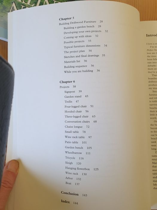 Книга за градински мебели на английски