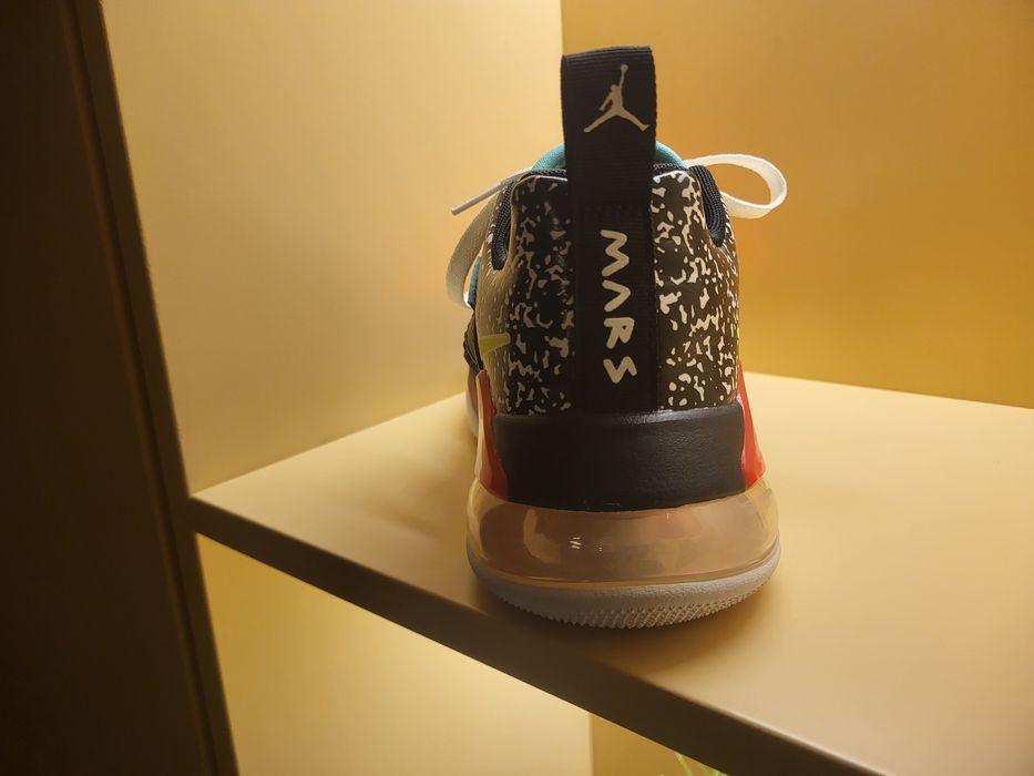 Jordan mars 270 low (GS)