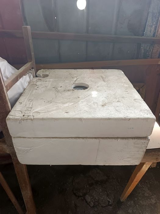 Продаёт инкубатор