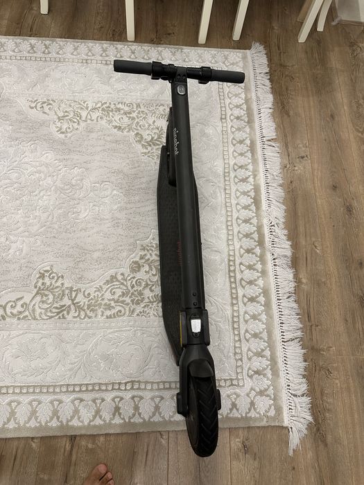 Самокат электрический Ninebot