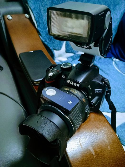 Nikon 3200+bliț extern+2 telecomenzi+trepied