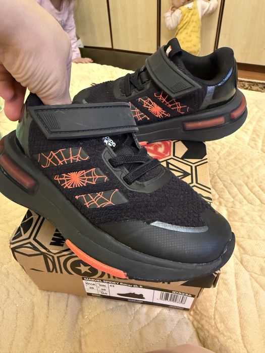 Кроссовки adidas серия marvel Spider-Man