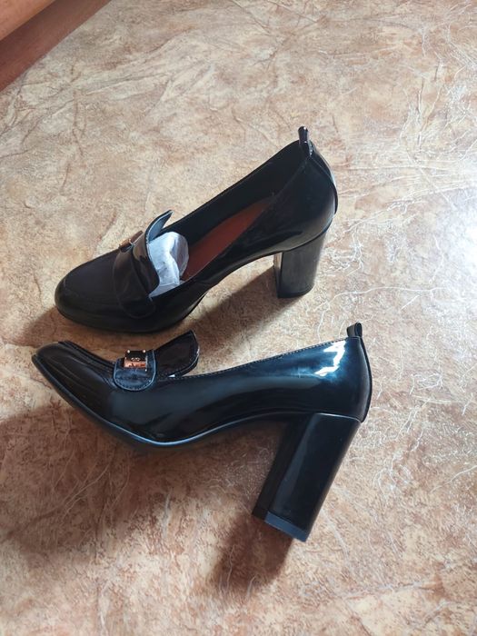 Срочно продам туфли