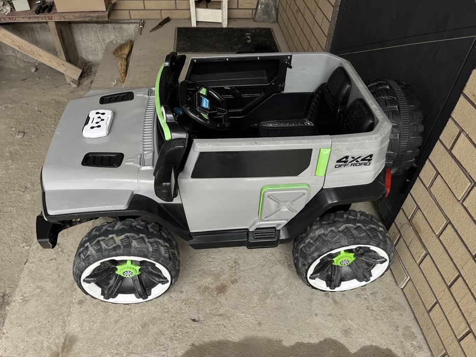 Продам детский электромобиль