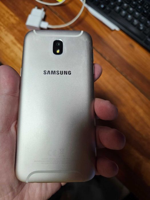 Телефон Samsung galaxy J5 16GB кутия зарядно кабел слушалки ТОП