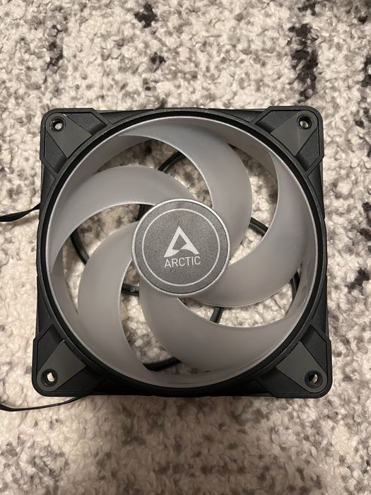 Vând set de 2 ventilatoare ARCTIC P12