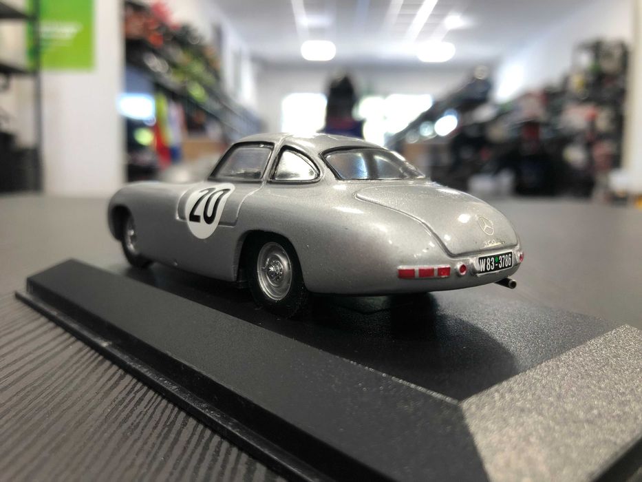Колекционерски модел метална количкаMODEL MAX MERCEDES 300SL 1:43 нова