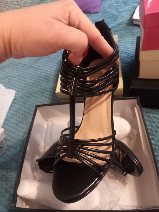 Продам туфли новые