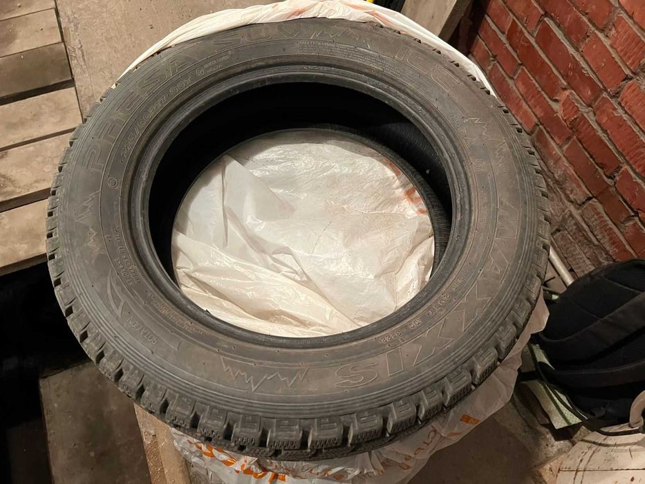 Продам резину Maxxis