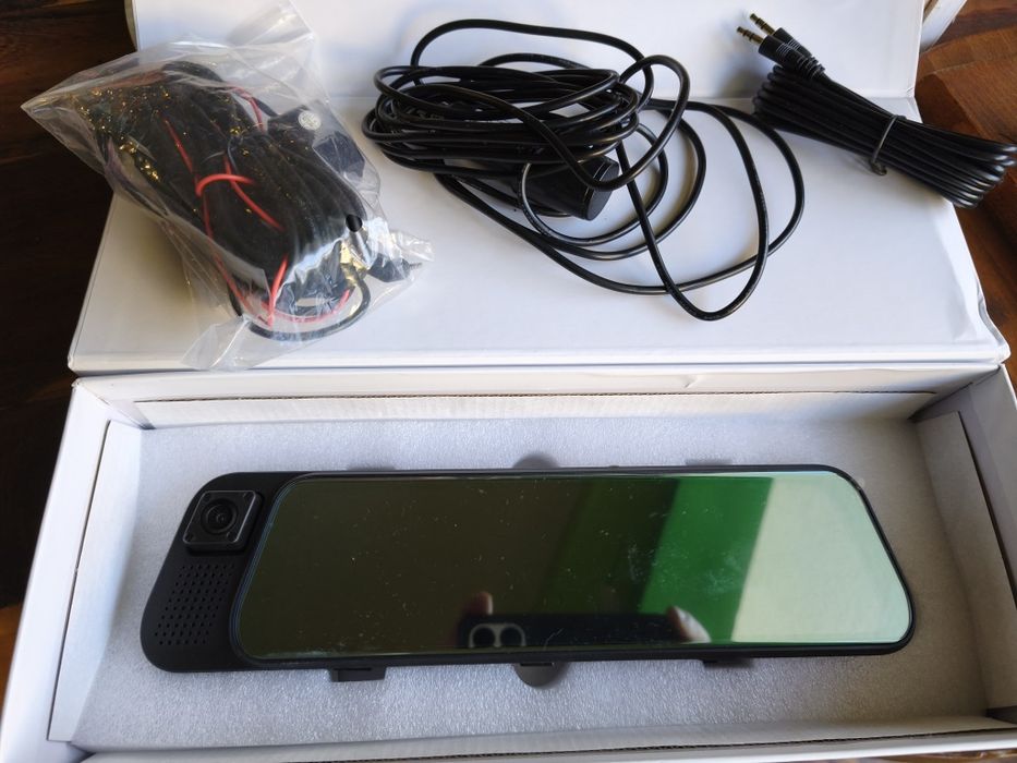 Продавам DVR HD огледало