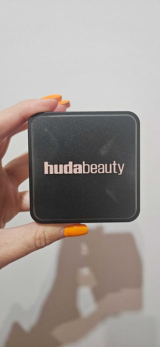 Пудра Huda beauty