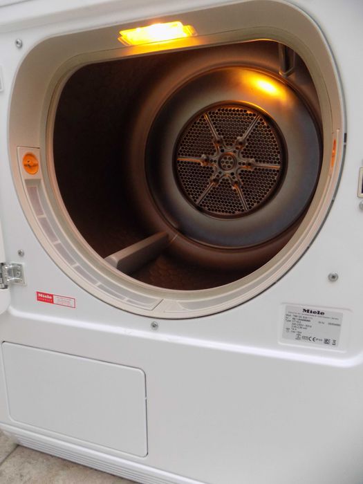 Сушилня Miele T8813C edition 111 7кг.