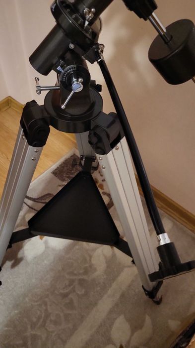 Vând montură ecuatorială eq2 skywatcher + motoraș pentru axa RA !