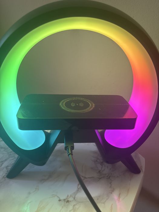 Boxă Bluetooth RGB + Încărcare Wireless + Radio FM + Alarmă | Multifuncțională | Ca Nouă