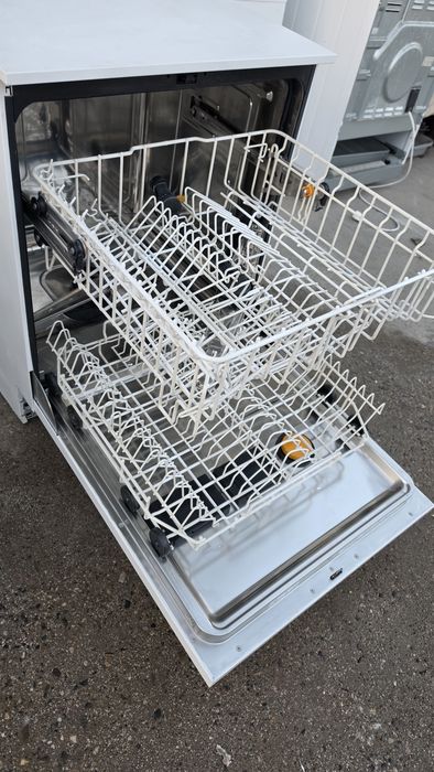 Съдомиялна професионална Miele PG 8059  Свободно стояща