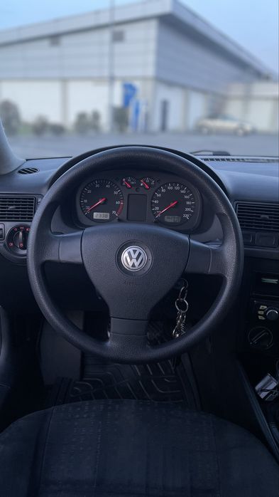 Volan Golf 5 într o stare foarte bună