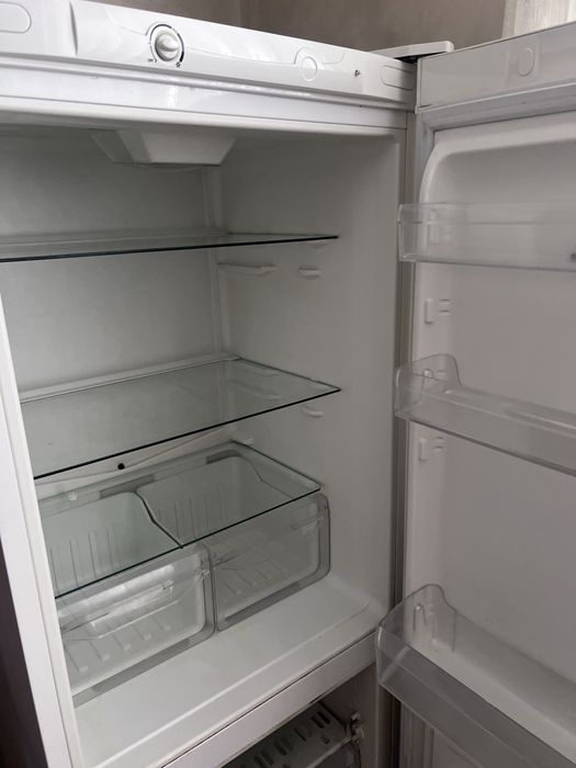 Холодильник Indesit