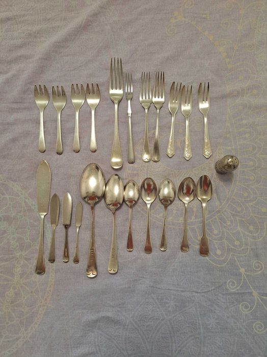 Tacâmuri argint pt colecționari extrem de vechi. Made in England.