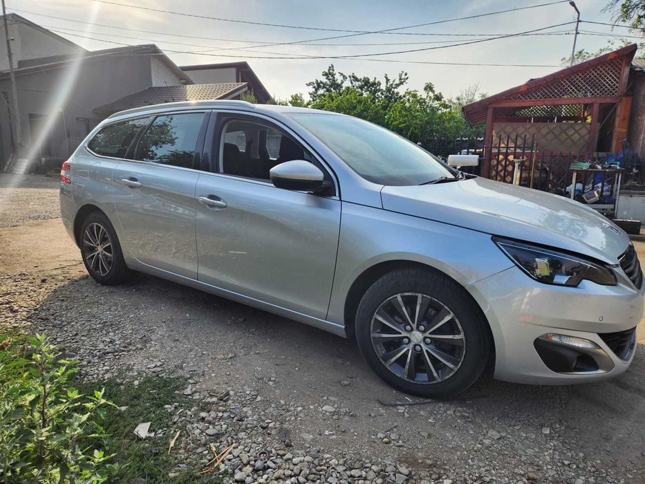 Dezmembrez Peugeot 308 1.6 HDi an 2016