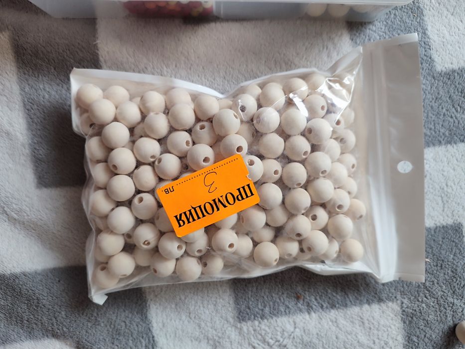 Дървени маниста с кутия