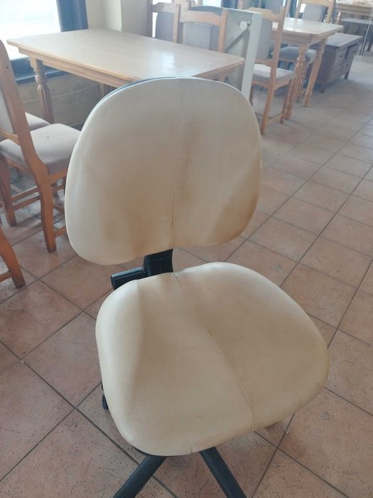 Стол от естествена кожа