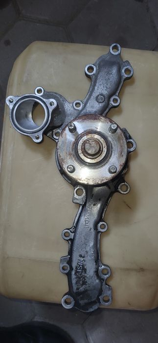 Продам водиной насос на Тойота прадо 4л Б/У в отл сост