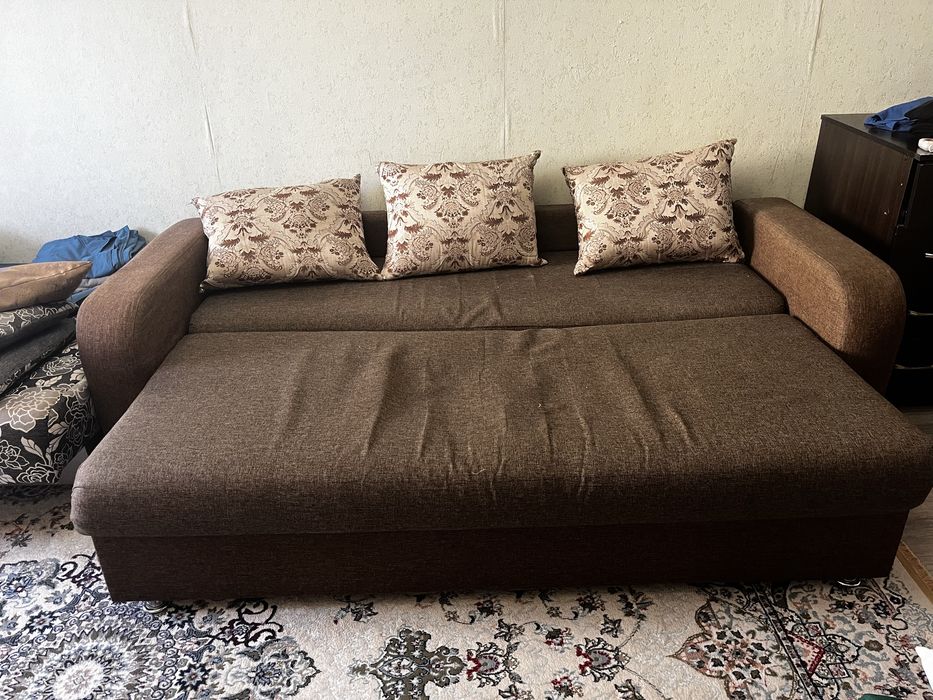 Раскладной диван (коричневый)