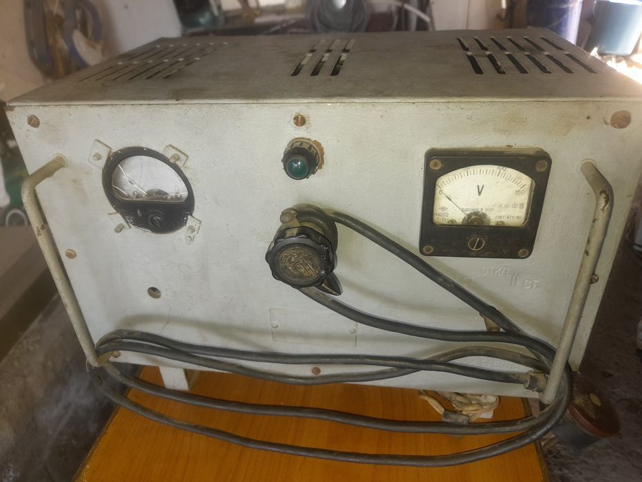 Продаётся зарядное устройство для аккумулятора