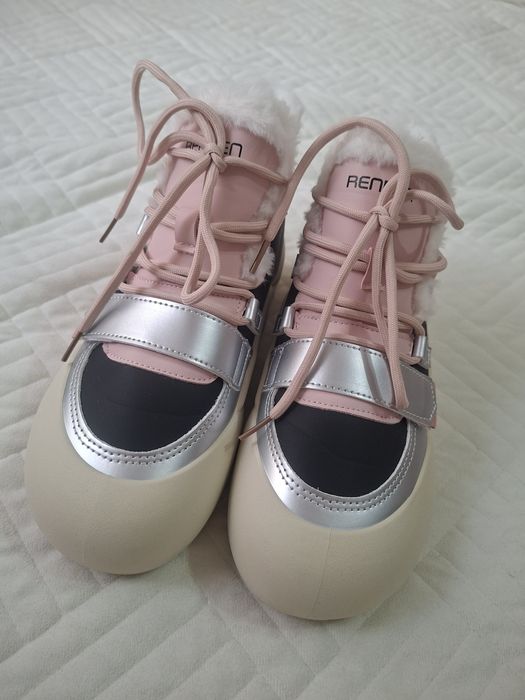 Продам женские ботиночки