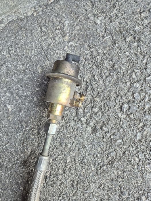 Регулатор налягане на гориво Ауди 80 Б4 Б3 90 100 клапан инжекцион