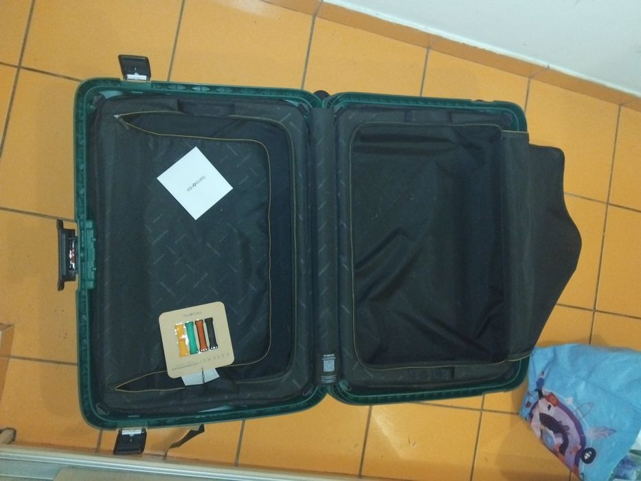 Troller Valiză tip Spinner Nou cu Etichetă.