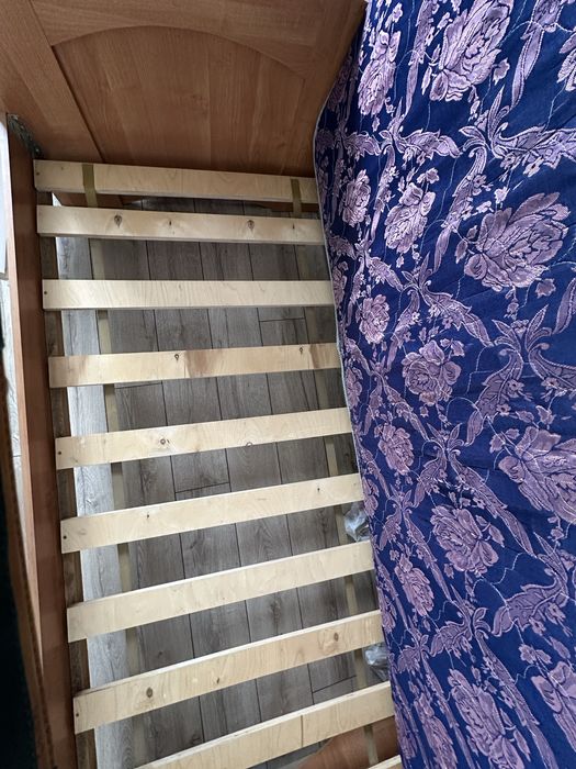 Деревяная кровать Беларусия срочно !