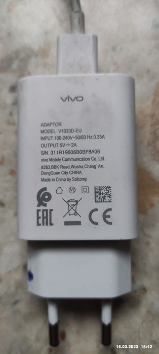 Разные зарядные устройства.