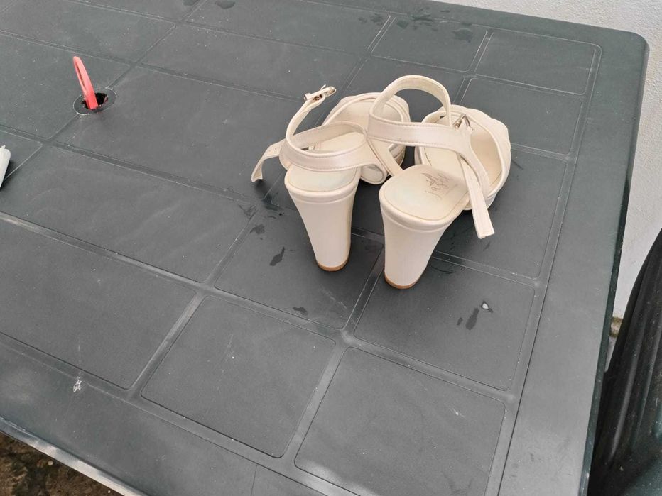 Sandale piele, mărimea 39 purtate o singură dată, fără defecte