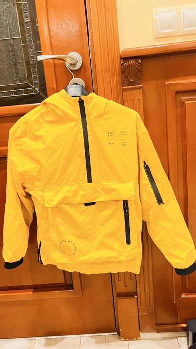 Преходно зимно яке Зара за 10 години