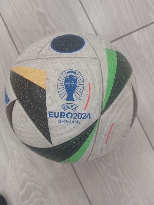 Продам Футбольные мячи