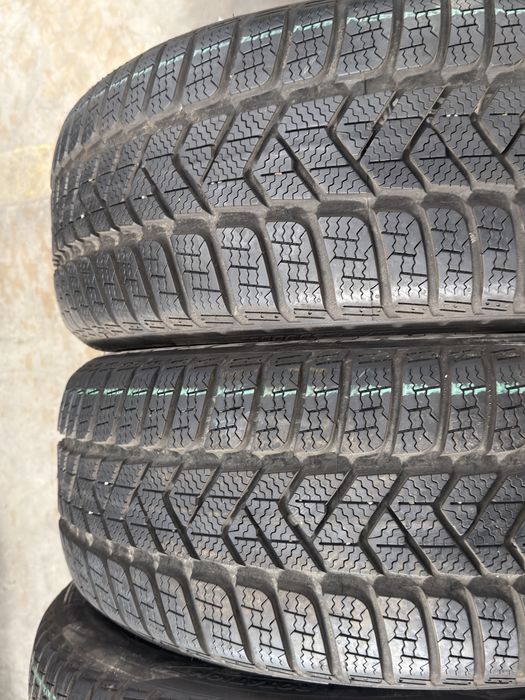 Vand 4 anvelope 225/50/18 pirelli de iarnă ca noi