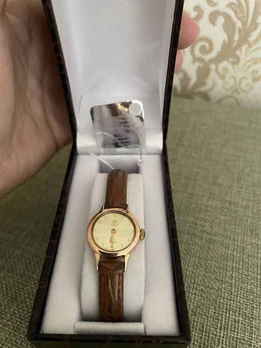 Женские тонкие часы