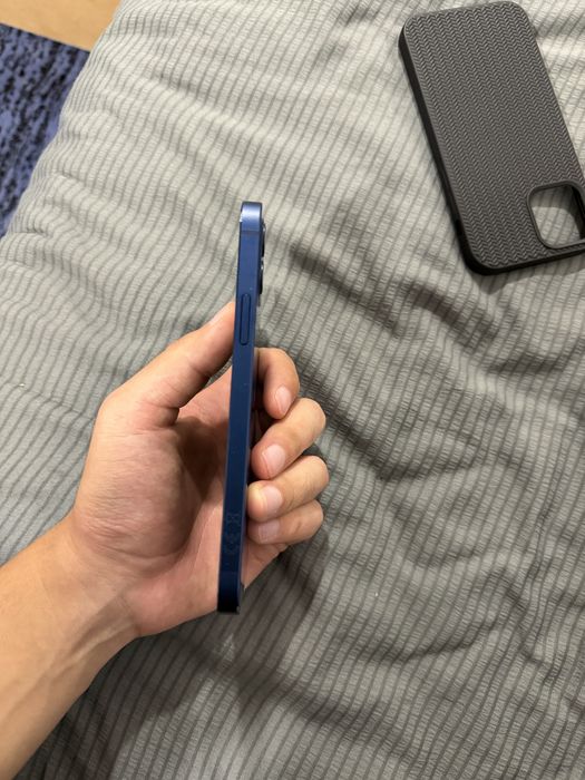 Продам срочно Iphone 12