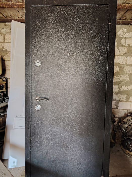 Продам двери входние