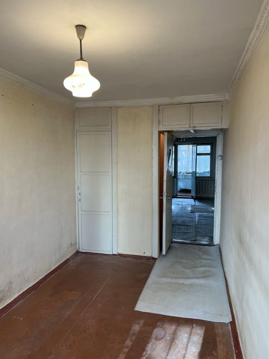 Вокзалда бозорни тугрисида 2 хоналик под бизнес квартира сотаман