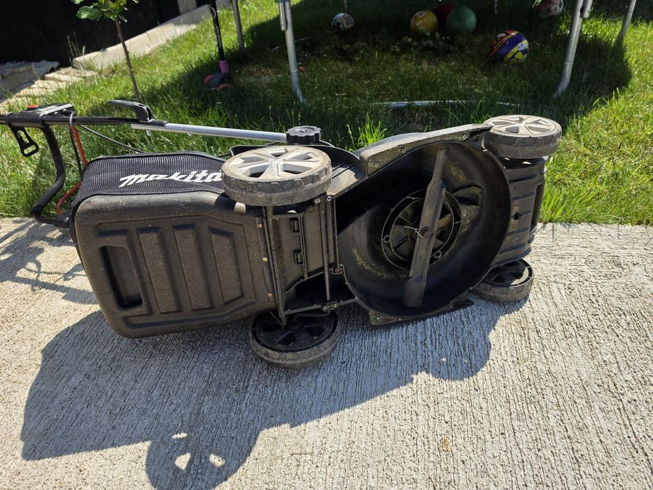 Masina tuns iarba electrica makita
