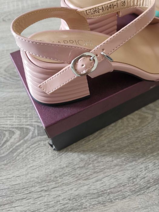 Босоножки новые фирменные