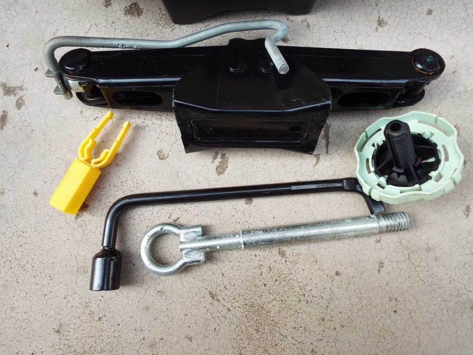 vand trusa cric peugeot 208,308,307,207,citroen c1,c2,c3,c4 pret200ron