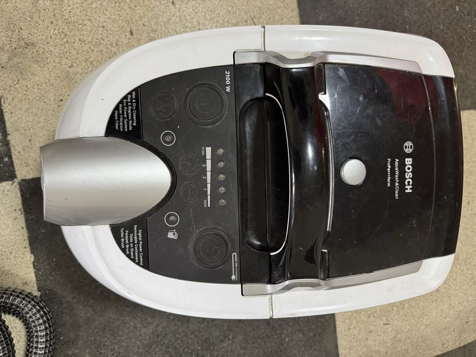 Прахосмукачка BOSCH AquaWash & Clean Seria 4